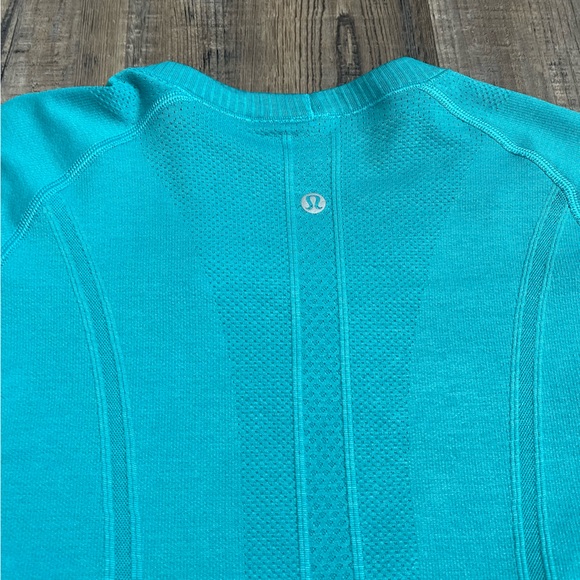 Lululemon swiftly tech T-shirt ￼ - Picture 3 of 5